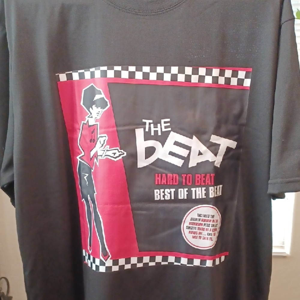 Black short sleeve graphic tshirt 100% cotton "THE BEAT"